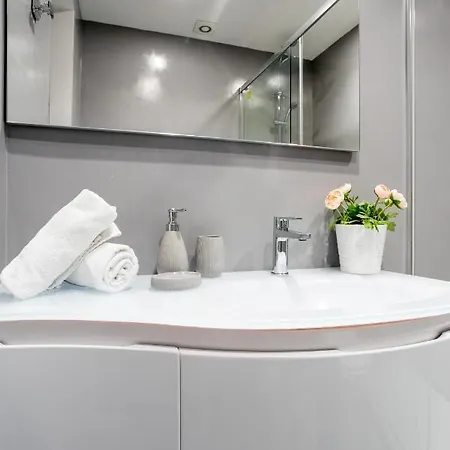 Frezza House Center * روما